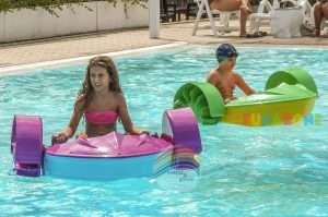 Barchetta paddler